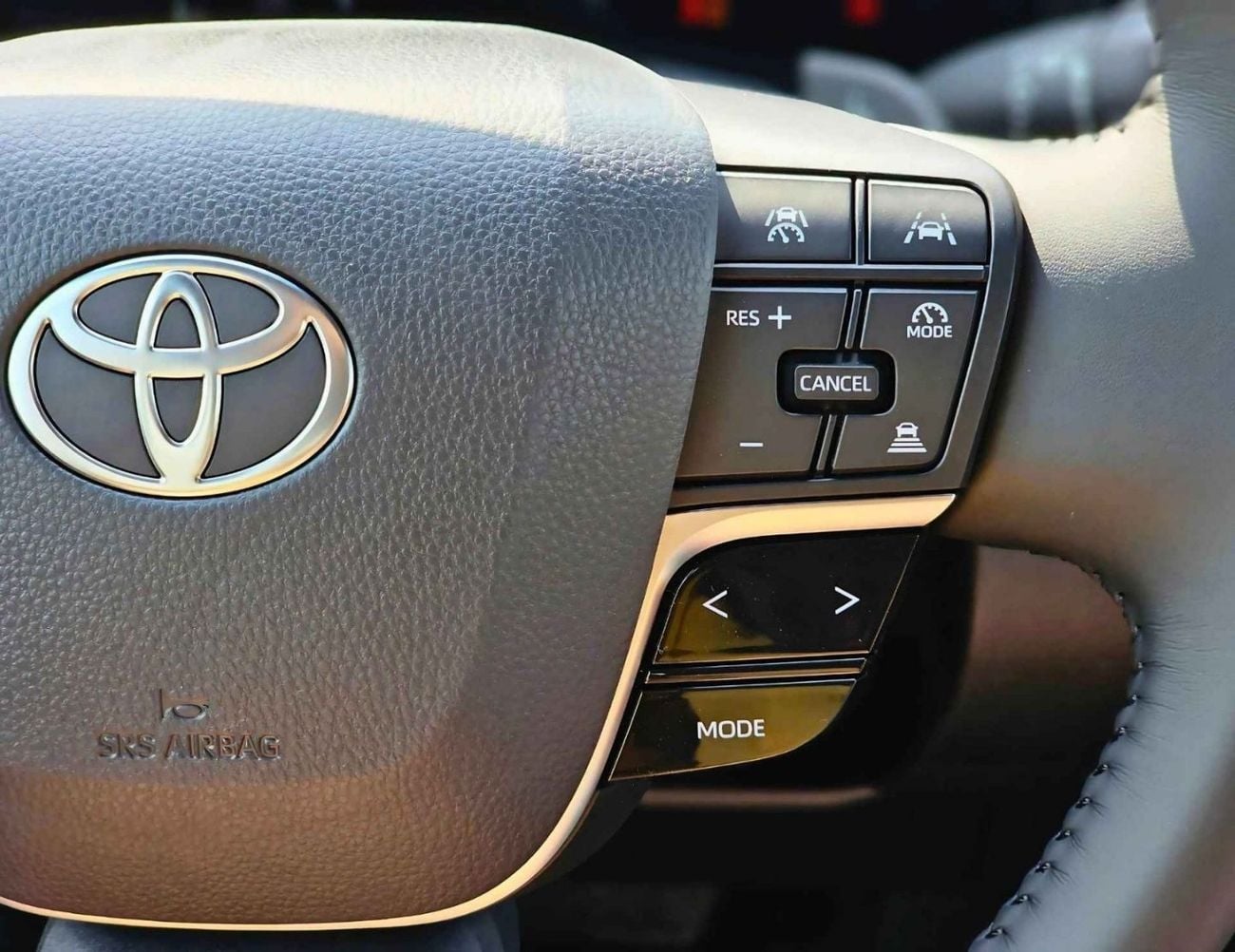 تويوتا كامري GLE TOYOTA CAMRY GLE || RADAR | LEATHER + ELECTRIC SEAT | DUAL AC | 1 CAM PANORAIC ROOF | PETROL AT 2.5L