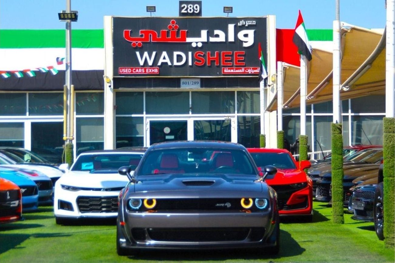 Dodge Challenger SRT  V8 Scat Pack 6.4L (485 HP)--VERY CLEAN AND GOOD CONDITION