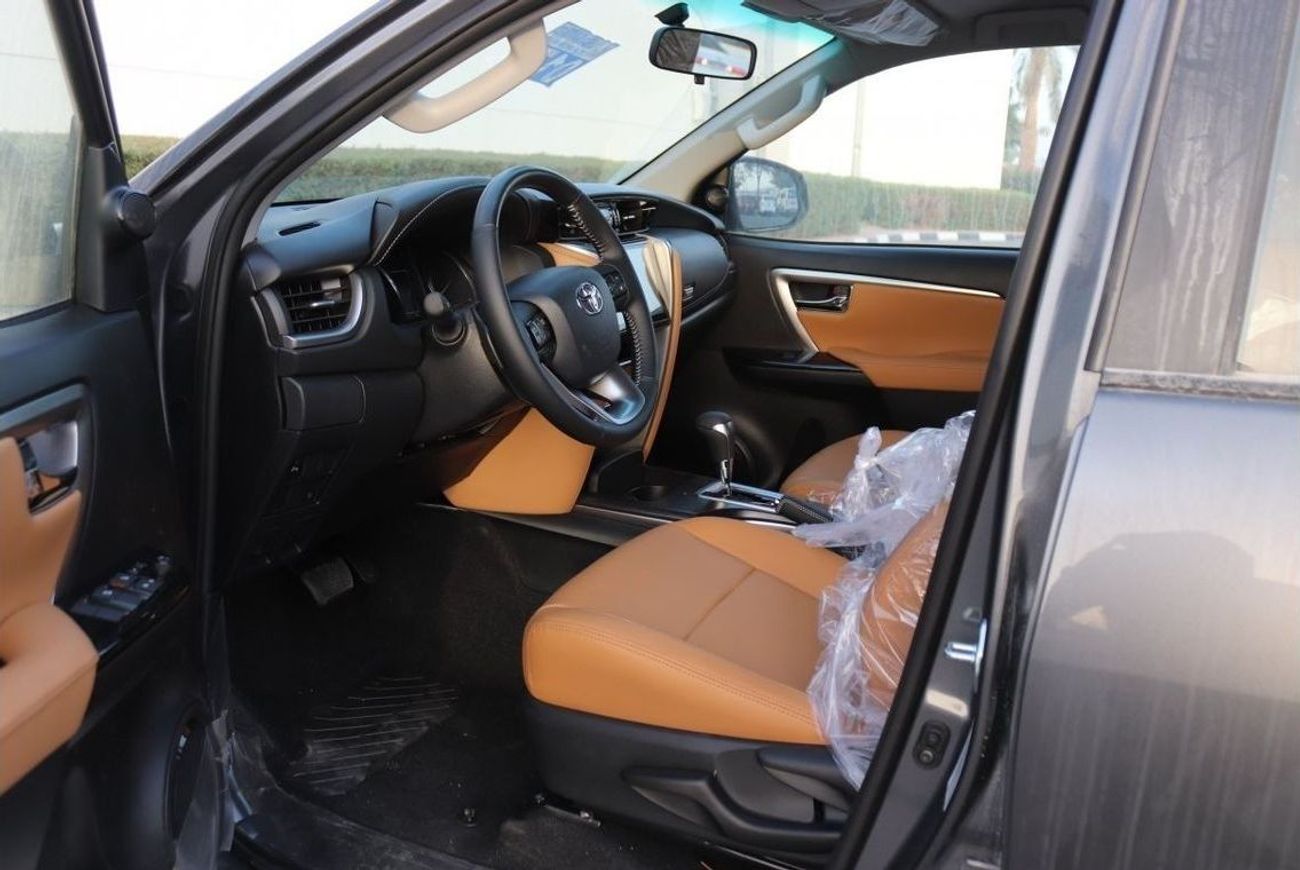 Toyota Fortuner 2.4L, LEATHER SEAT,HEAD REST SCREEN, MODEL 2023, DIESEL,FULL OPTION