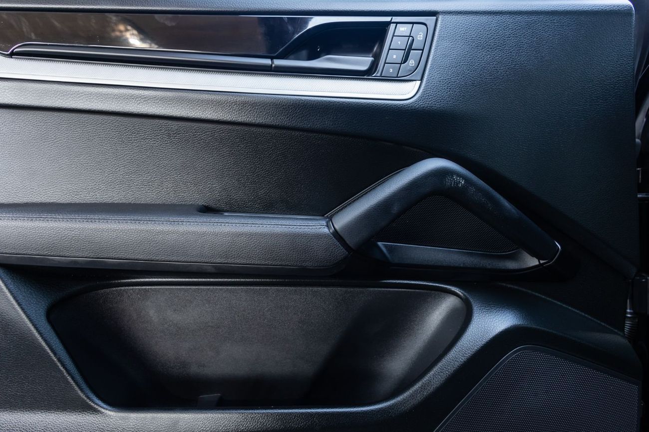 Porsche Cayenne Base