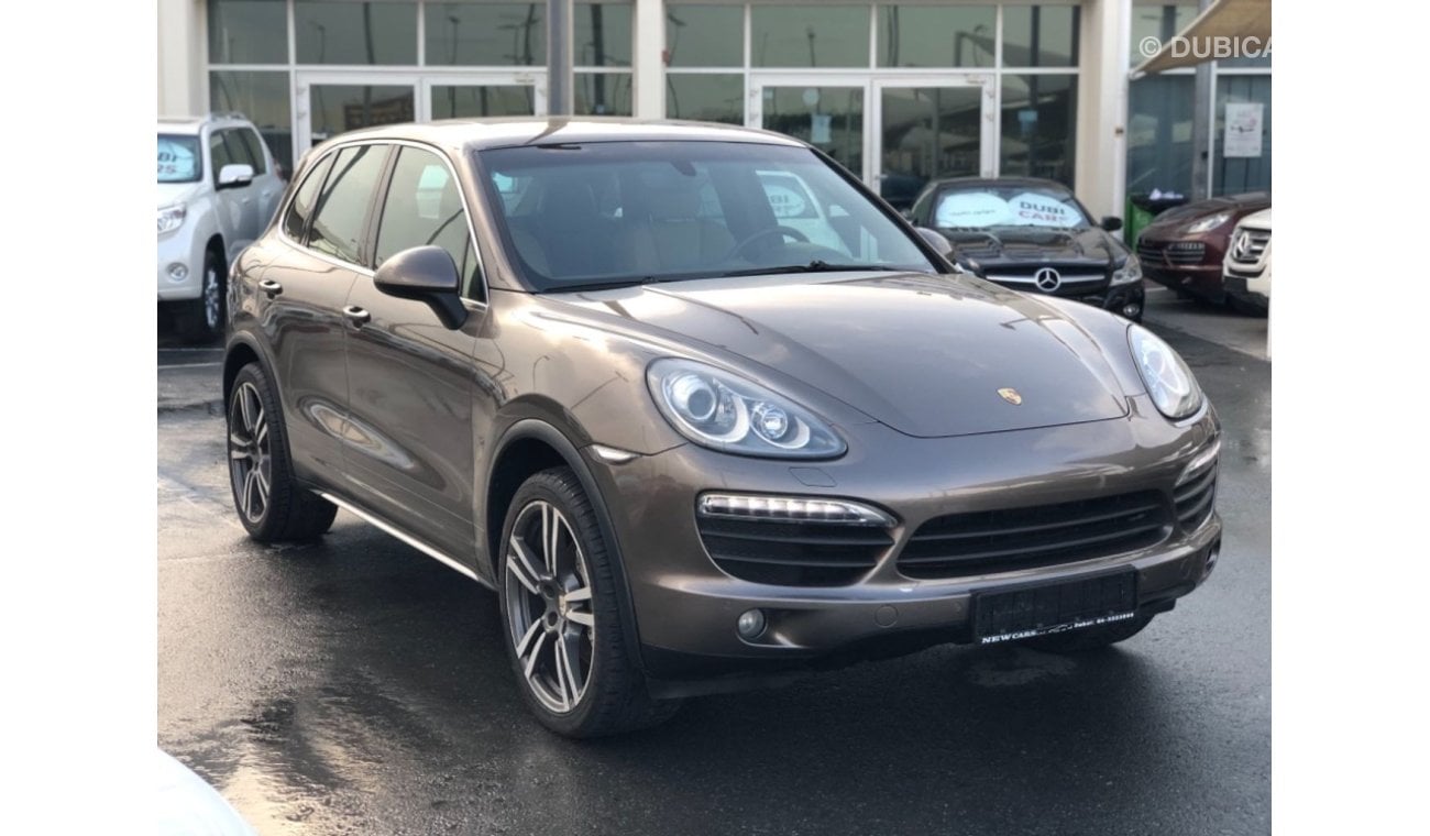 Porsche Cayenne Model 2011GCC car prefect condition full option low mileage excellent sound system low mileage