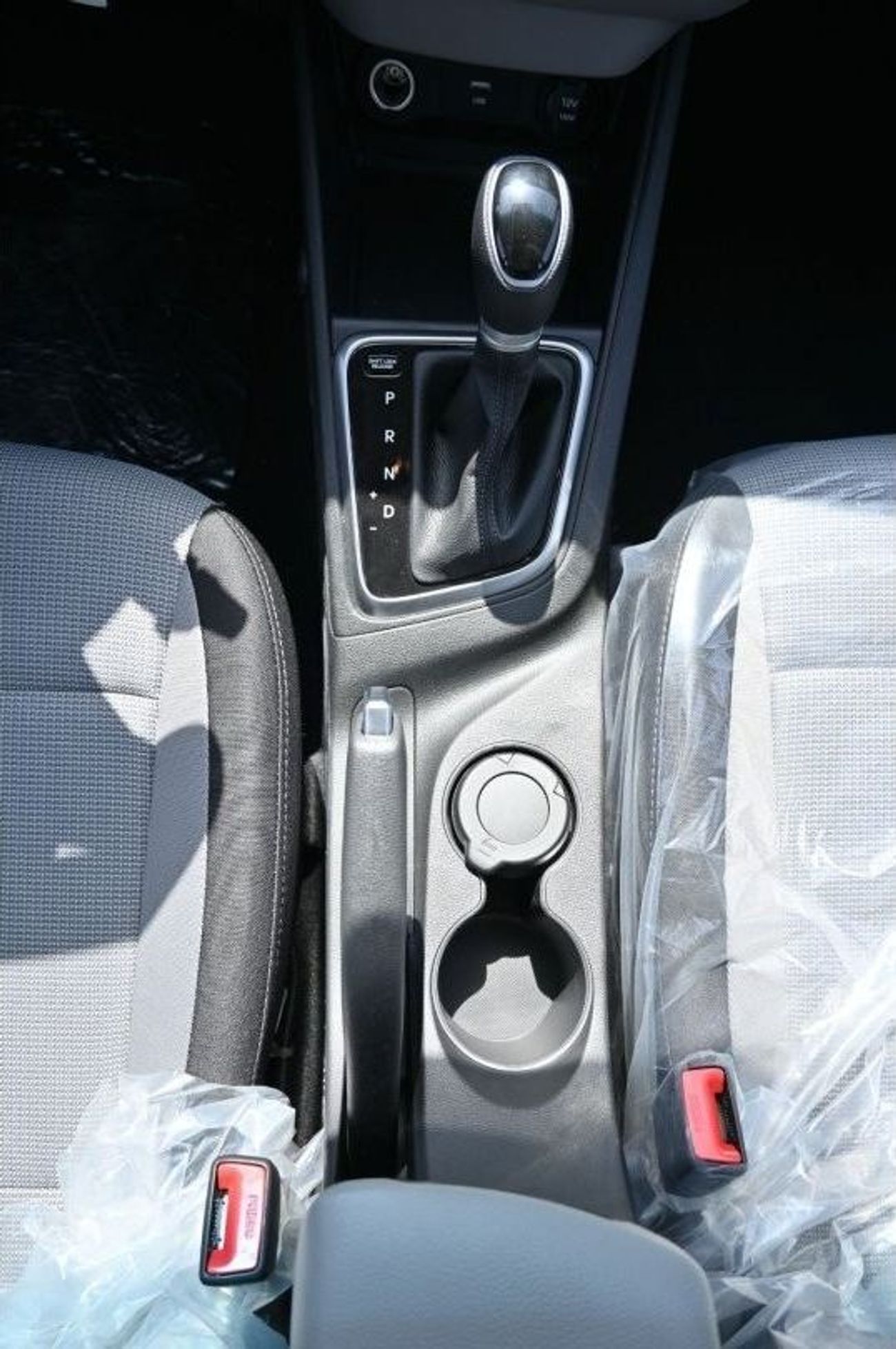 Hyundai Accent Hyundai Accent 1.6L Petrol, Sedan, FWD, 4 Doors, Color Silver, Model 2023