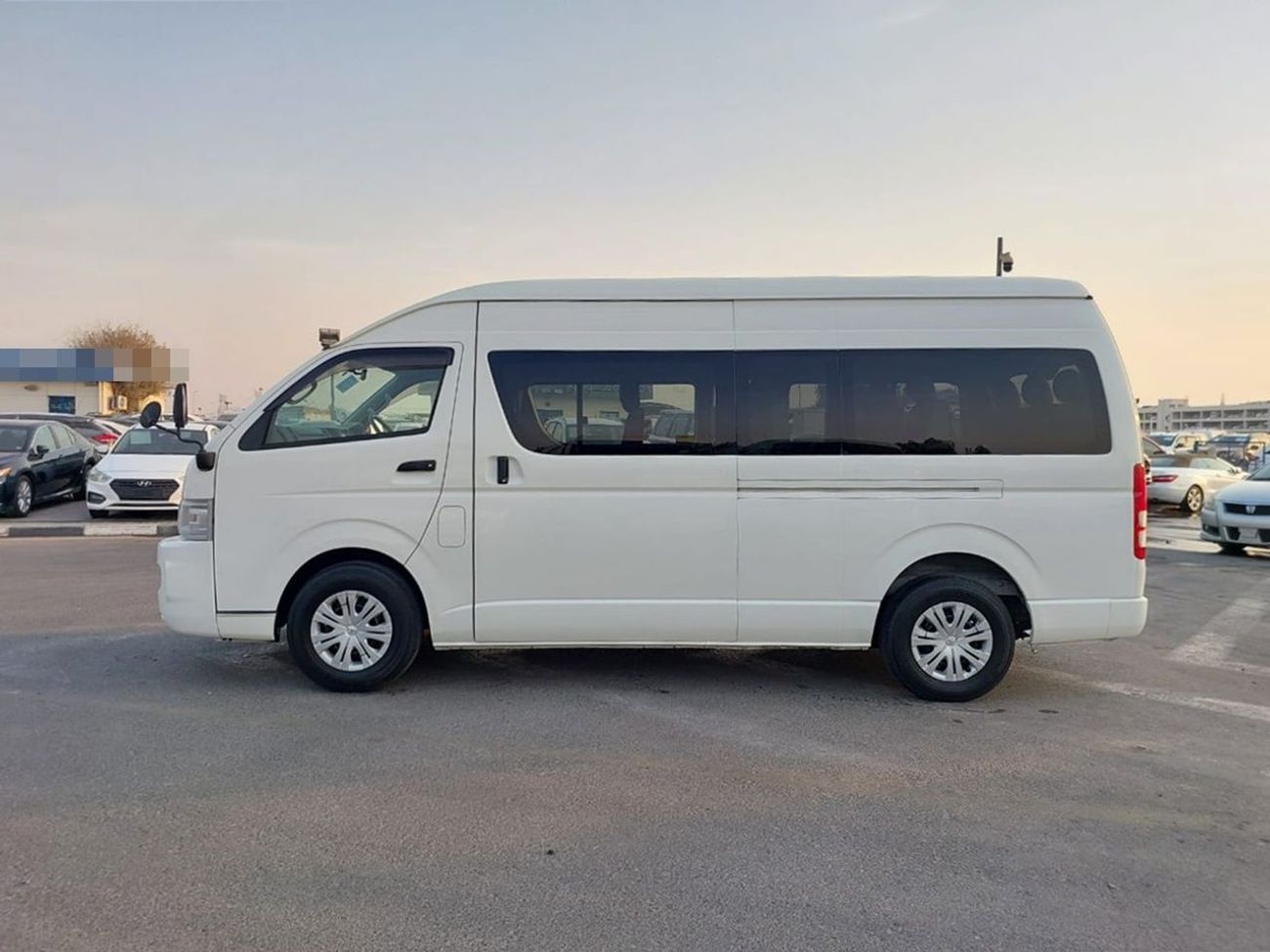Toyota Hiace TOYOTA HIACE COMMUTER VAN RHD 2005 MODEL 2.5 L DIESEL AUTOMATIC(PM10644)