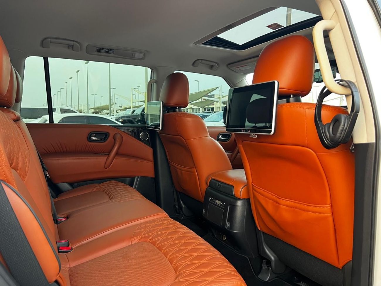 Nissan Patrol LE Platinum City Nissan patrol platinum V8 Model 2022 Gcc specs Original paint no accident, full che