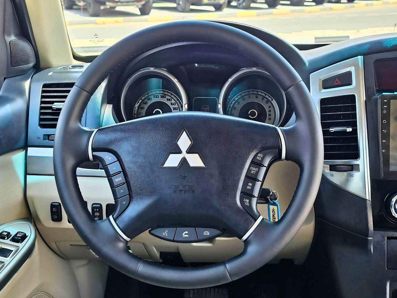 ميتسوبيشي باجيرو SIGNATURE EDITION/ SUNROOF LEATHER/ ELECTRIC SEATS/ 3.8 V6 4WD/ FULL OPT/ EXPORT ONLY / LOT#16883