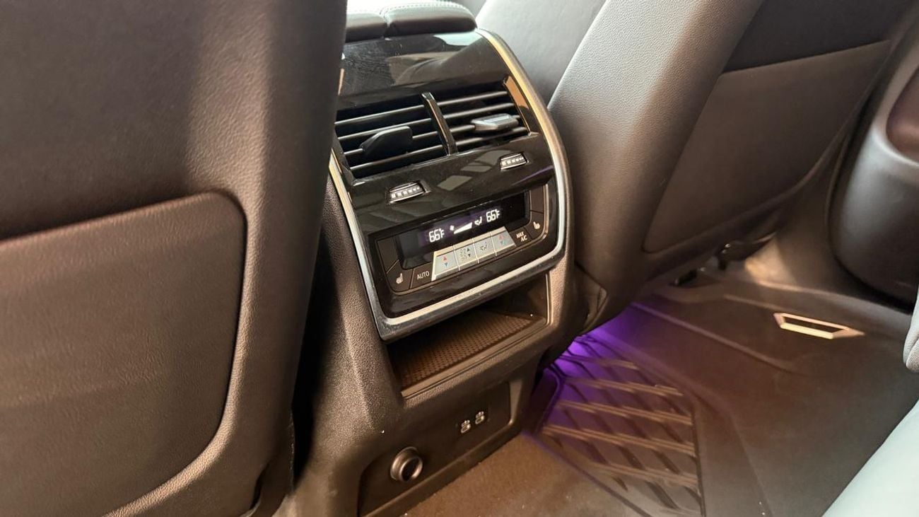 بي أم دبليو X7 XDriveM60i 4.4 L