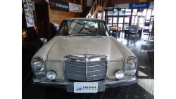 Mercedes-Benz 230 (Current Location: JAPAN)