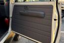 تويوتا لاند كروزر 70 LC79 STD - Manual . Diesel . Pick Up Truck . All Wheel Drive . 3 Seats . 2 Doors