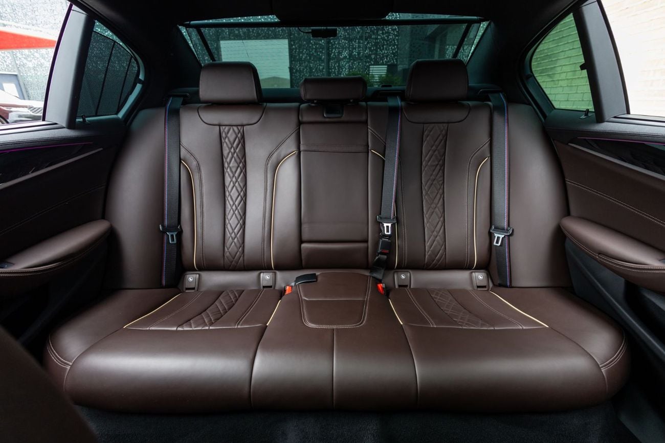 بي أم دبليو M550i