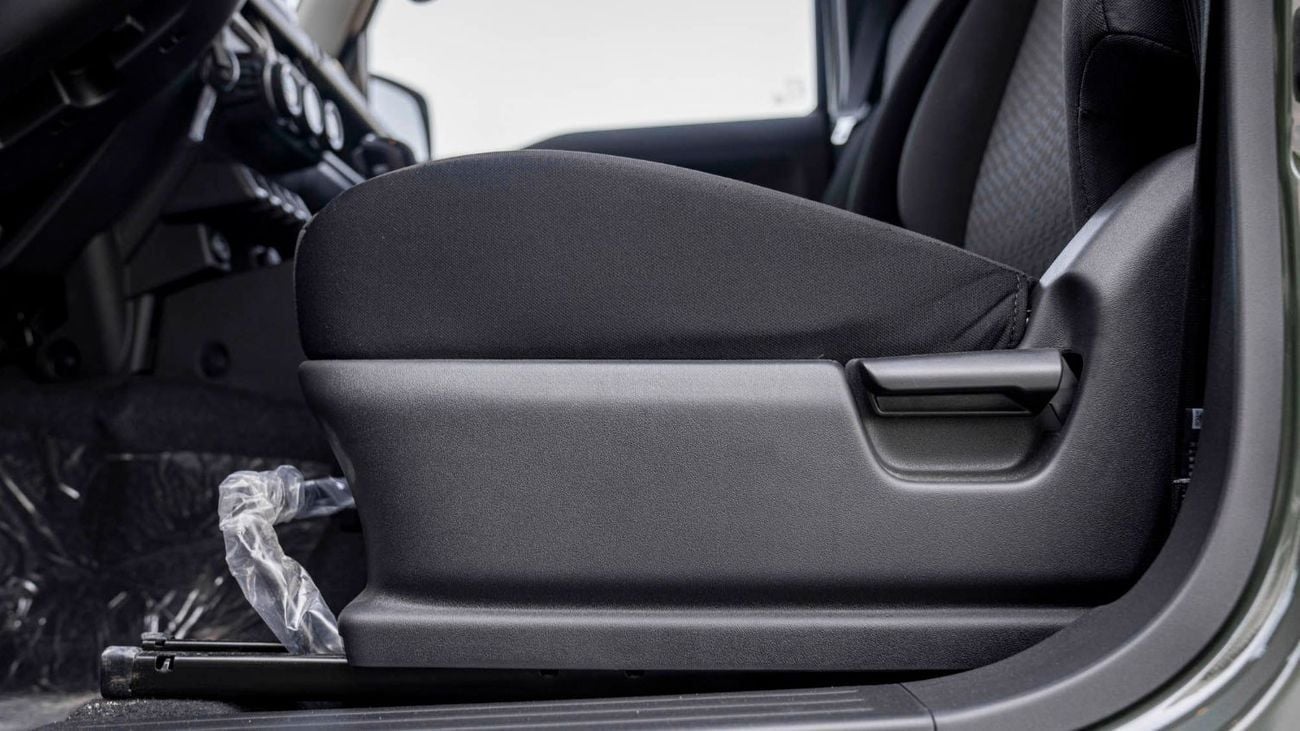 Suzuki Jimny GLX     MT 1.5