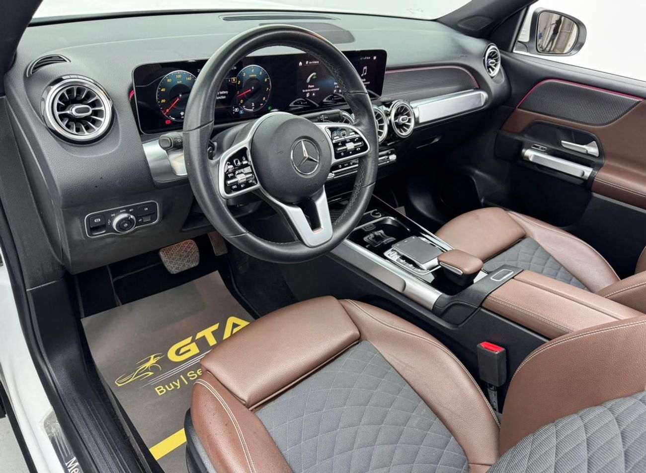 Mercedes-Benz GLB 250 4MATIC 2.0L 2020 Mercedes-Benz GLB 250 AMG 4MATIC, Mercedes Service History, 1 Year Warranty, GCC