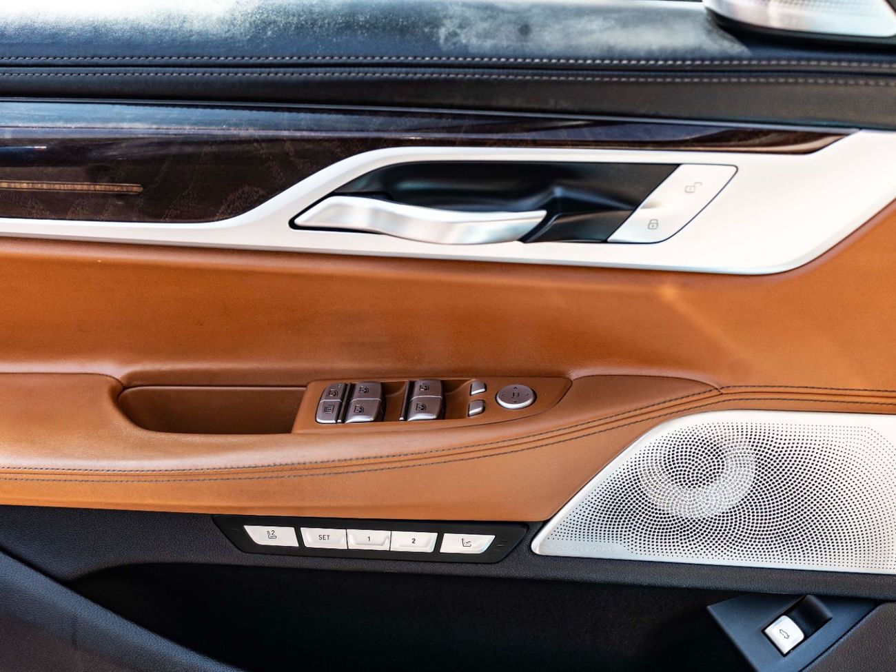 BMW M760Li xDrive 6.6L