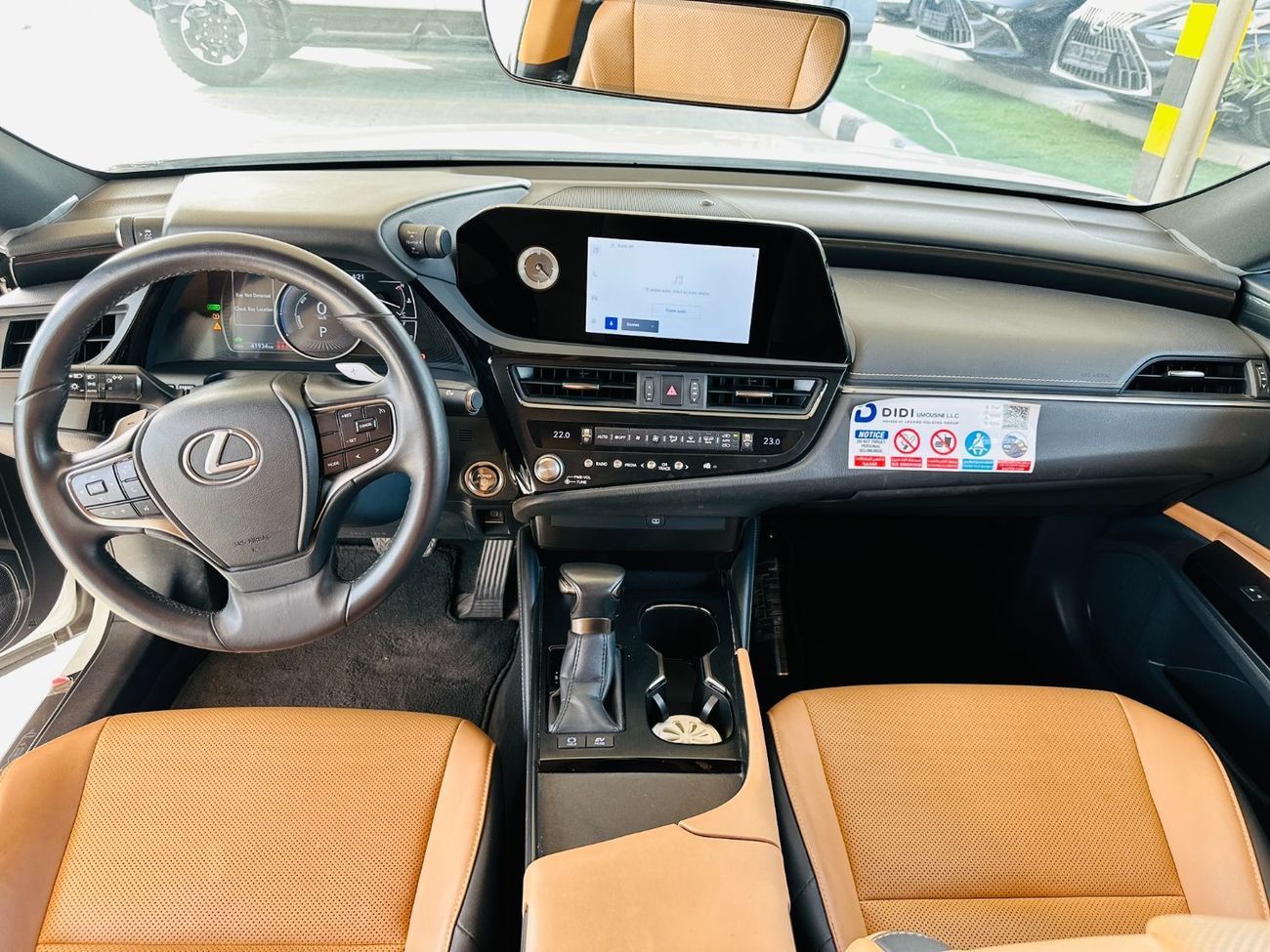 Lexus ES300h 2023 Lexus ES 300H - White inside Brown