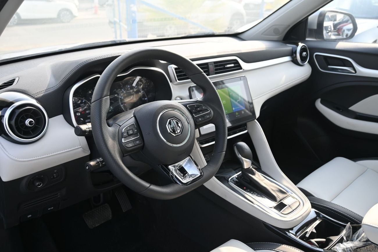 MG ZS MG ZS Luxury 1.5L Petrol Model 2025, Color Silver