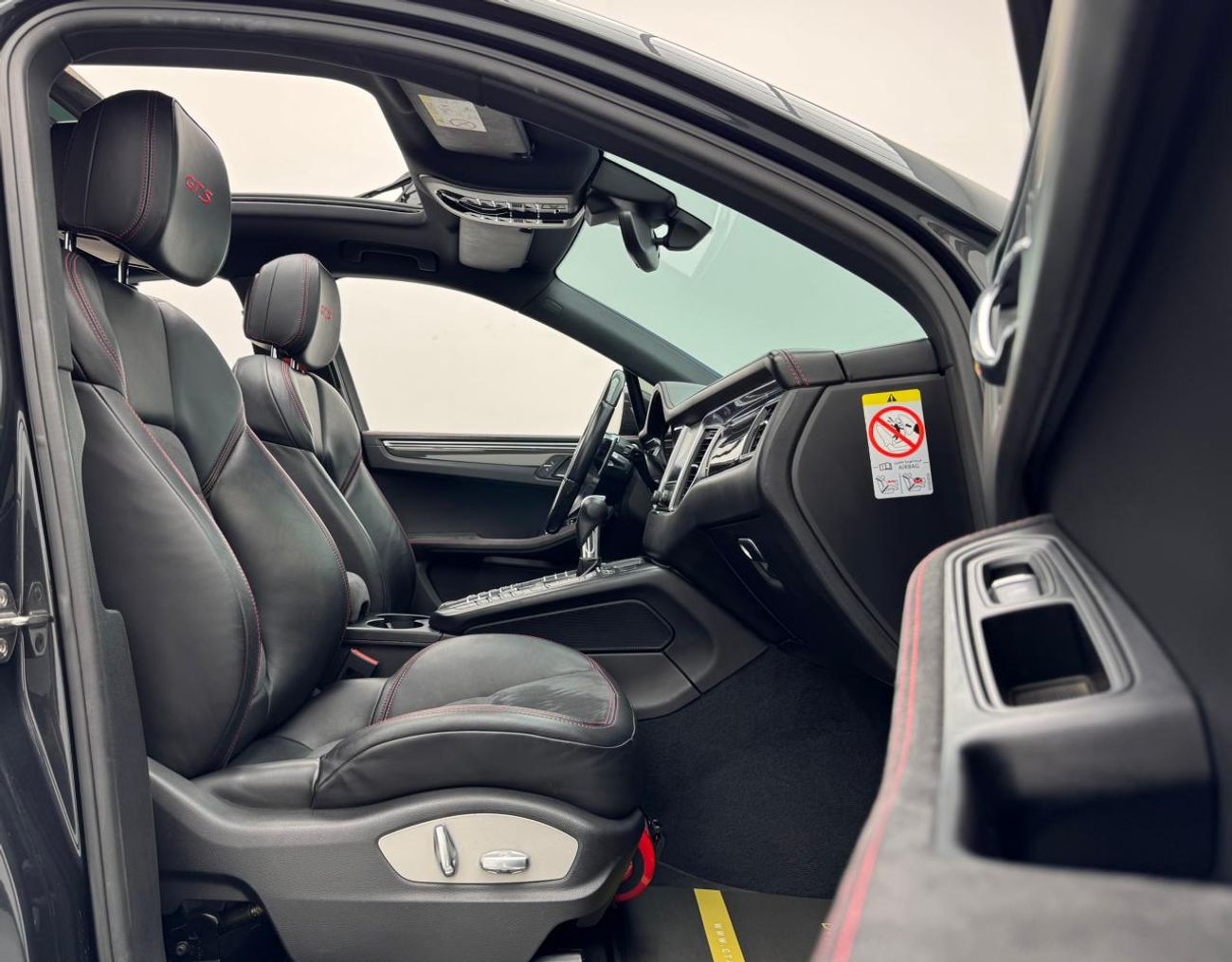 بورش ماكان GTS 2.9L (435 HP) 2017 Porsche Macan GTS, 2026 Porsche Warranty, Porsche Service History, GCC