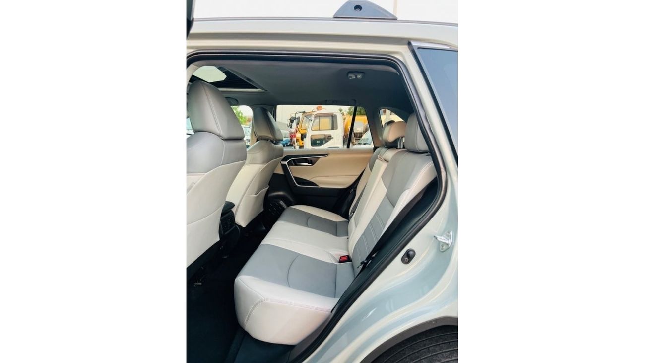 تويوتا راف ٤ XLE PREMIUM SUNROOF LEATHER SEAT