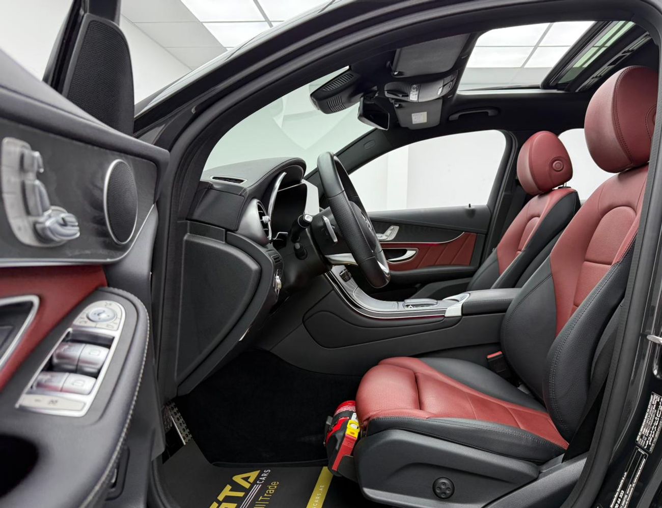 مرسيدس بنز GLC 200 4Matic 2022 Mercedes Benz GLC200 4MATIC Coupe, 2027 MB Warranty, Full MB Service History, Fully Load