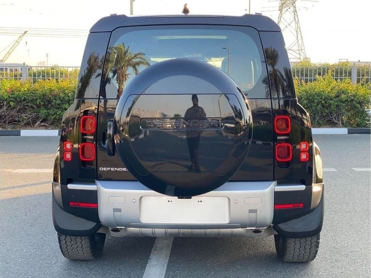 Land Rover Defender 110 HSE P400 3.0L GCC SPEC BRAND NEW UNDER WARRANTY AND SERVICE CONTRACT