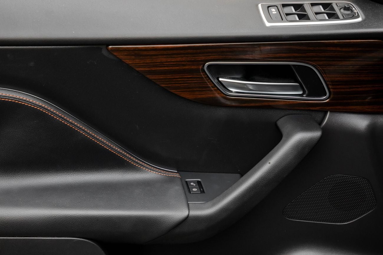 Jaguar F Pace F-Pace Prestige | 2,115 P.M | 0% Downpayment | 25T AWD LOW MILEAGE JAGUAR SERVICED!