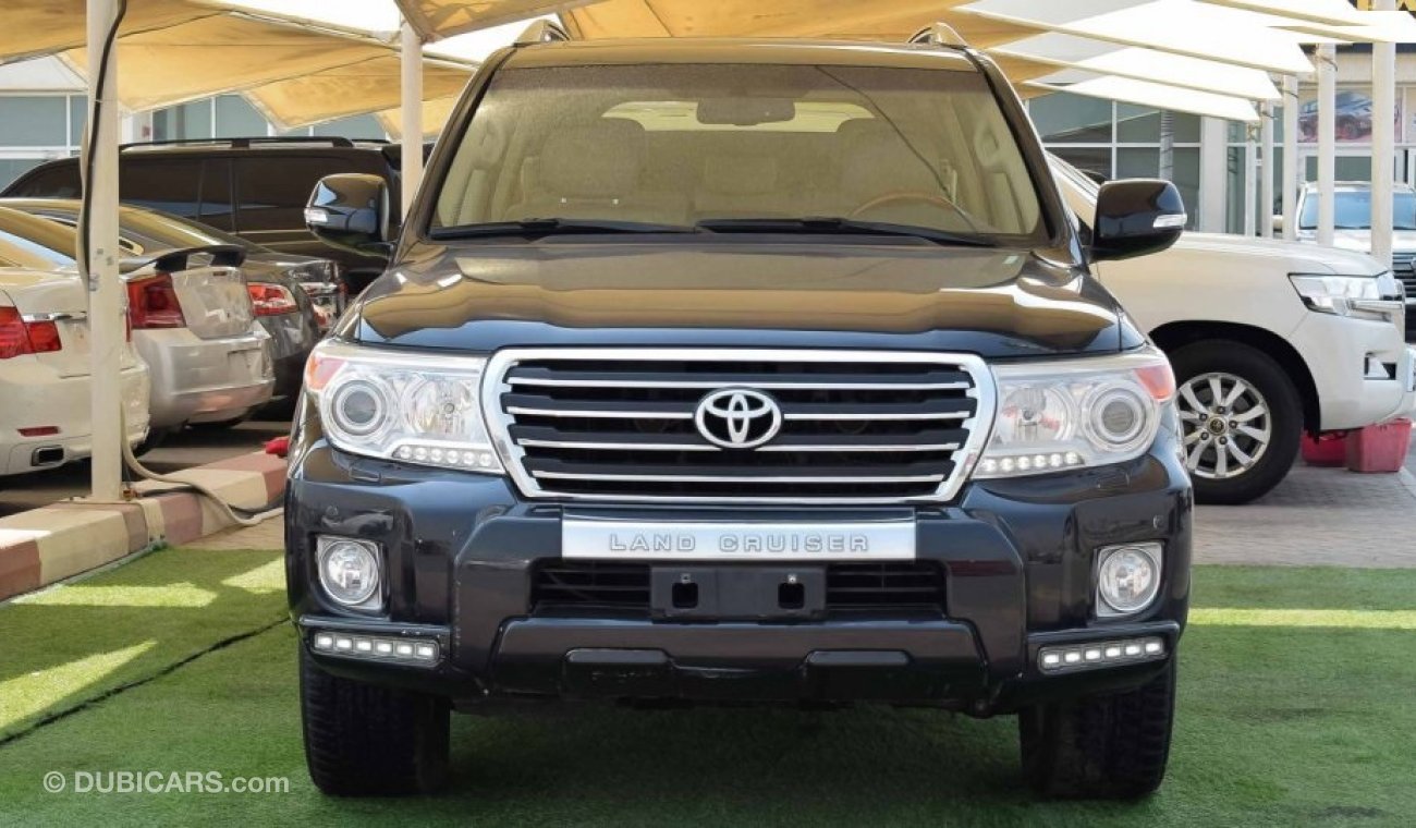 Toyota Land Cruiser GXR V8