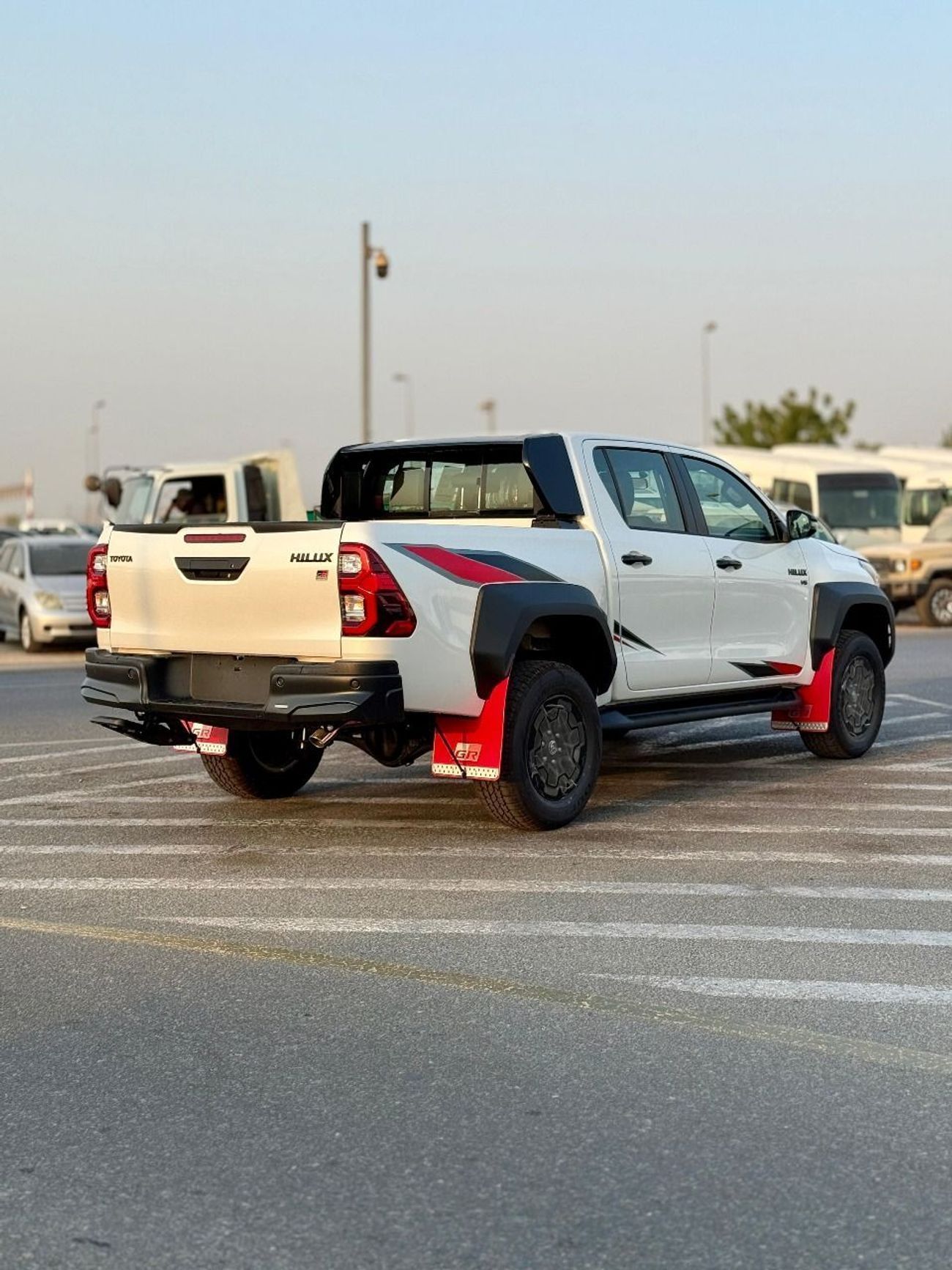 تويوتا هيلوكس GR Sport 4.0L 4x4