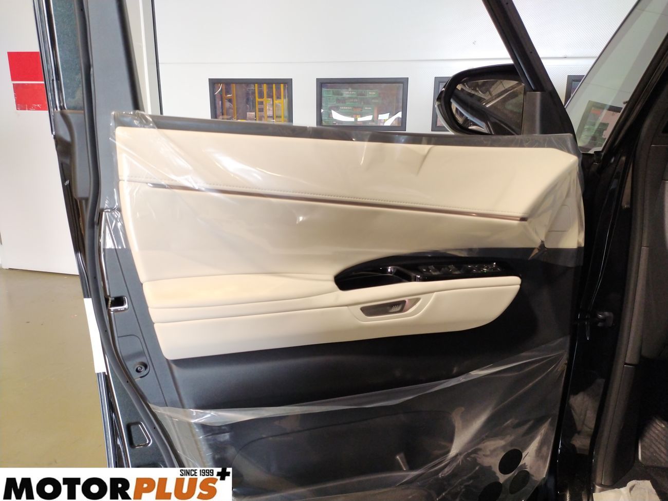 Lexus LM 350h Hybrid 4 Seater 2025 - Ready Stock! Export-only price