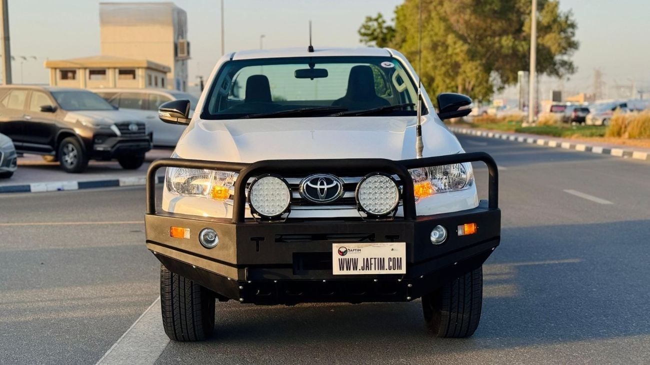 Toyota Hilux HEAVY-DUTY BULL BAR | 2.4L DIESEL ENGINE | MANUAL TRANSMISSION | 4WD