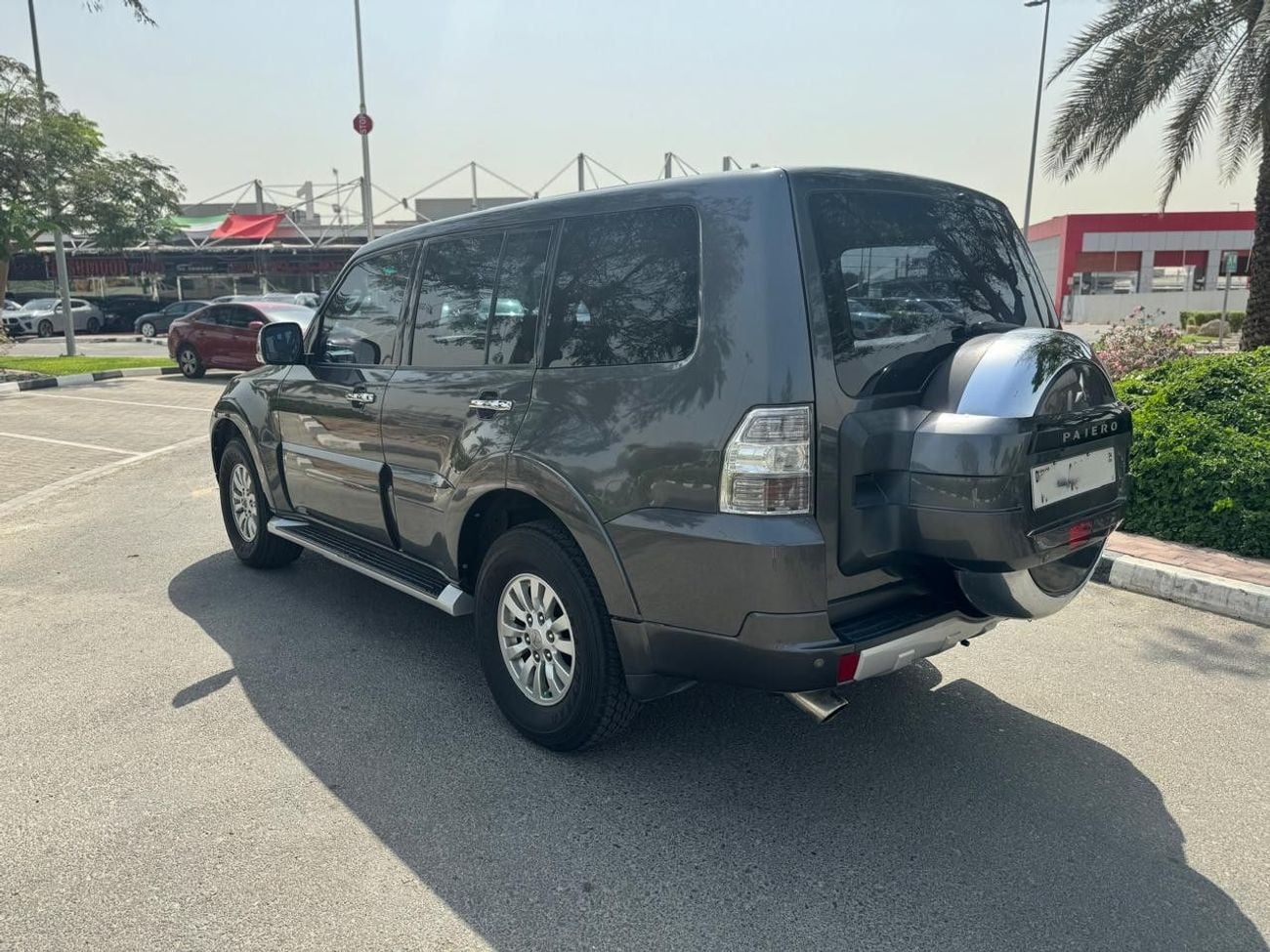 Mitsubishi Pajero GLS Mid 3.5L (189 HP) (5 Seater)