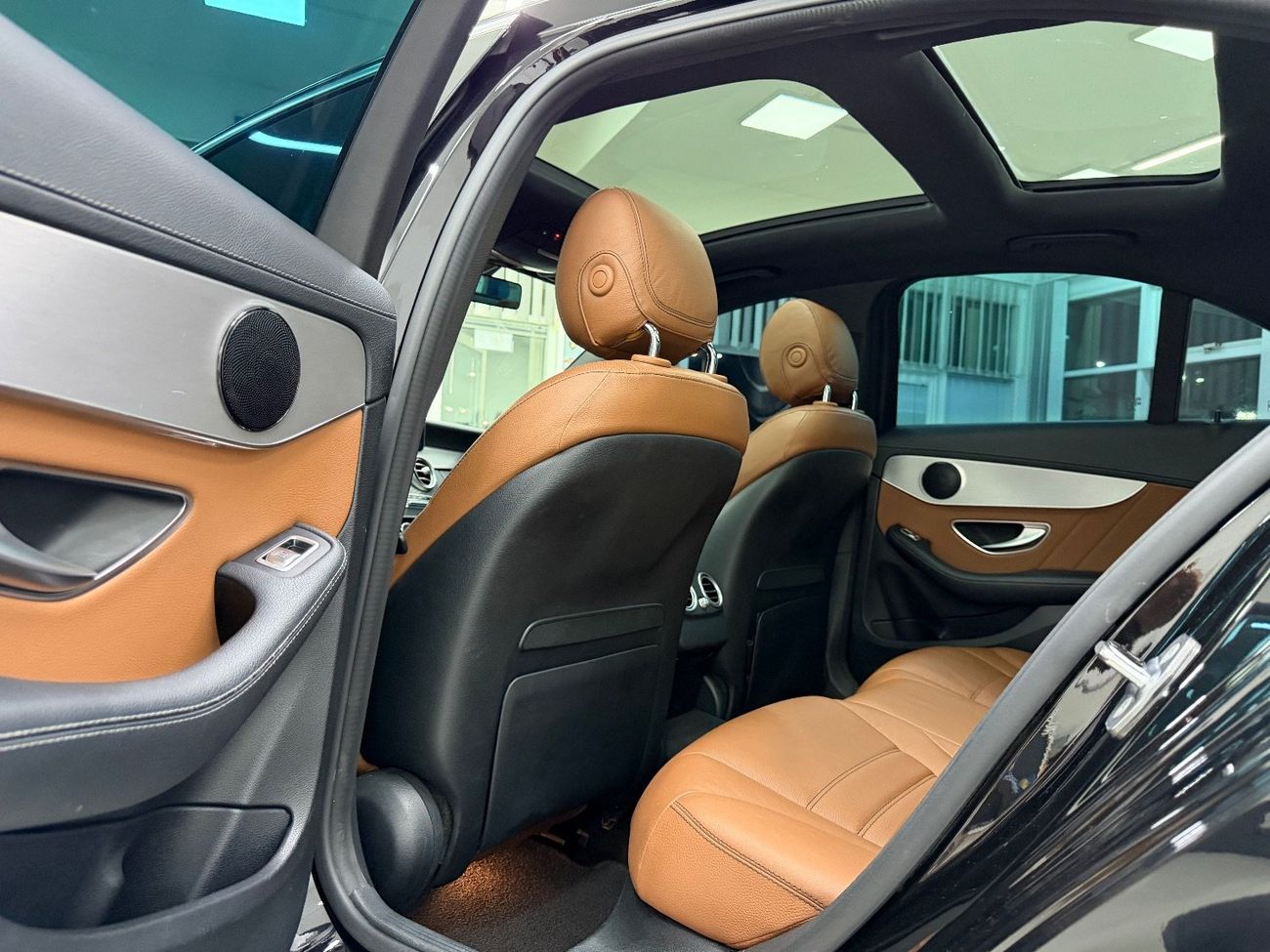 Mercedes-Benz C 200 GCC .. FSH .. AMG .. Perfect Condition .. Panoramic