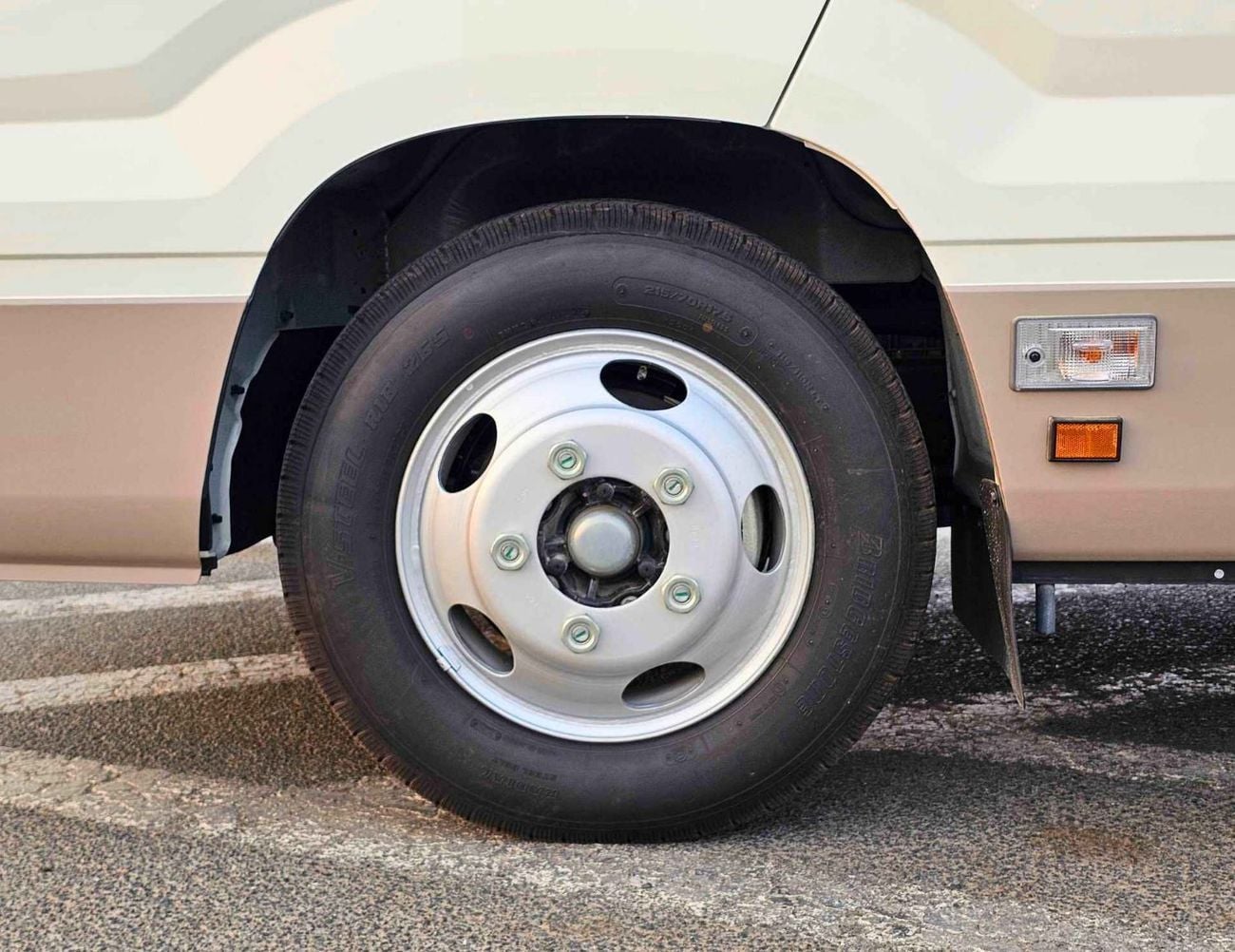 Toyota Coaster 2.7L PETROL M/T DUAL TONE / 23 SEATER /AUTO DOOR/HLF LUGGAGE RACK/CODE#COPB
