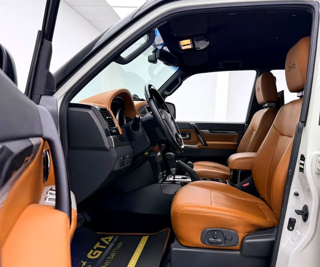 Mitsubishi Pajero GLS H/L SIGNATURE EDI Signature Edition, Warranty, Full Service History, Low Km, Fully Loaded, GCC