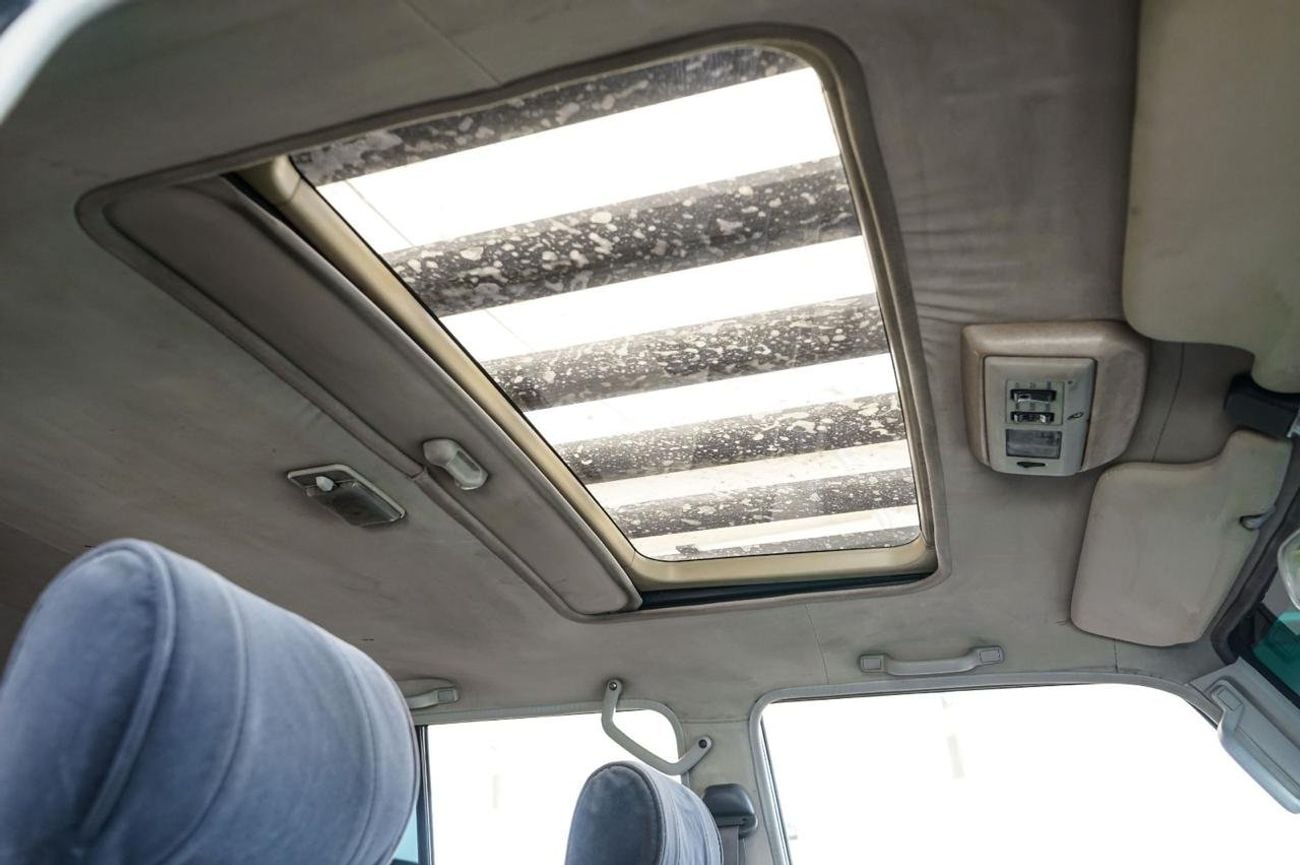 Toyota Land Cruiser 70 Hardtop Diesel RHD DOOR-5