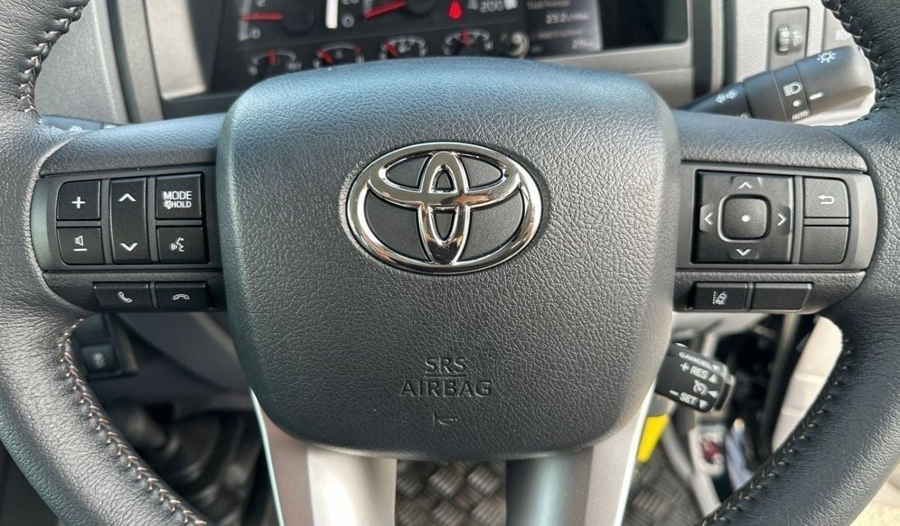 Toyota Land Cruiser 70 GDJ76 RHD AUTOMATIC DIESEL