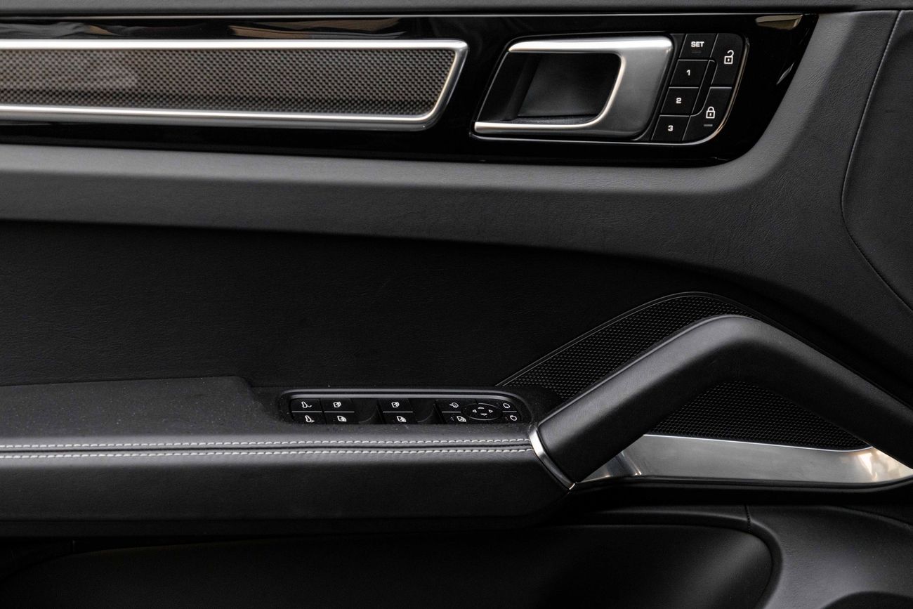 Porsche Cayenne Cayenne Turbo | 9,009 P.M | 0% Downpayment | One Owner!