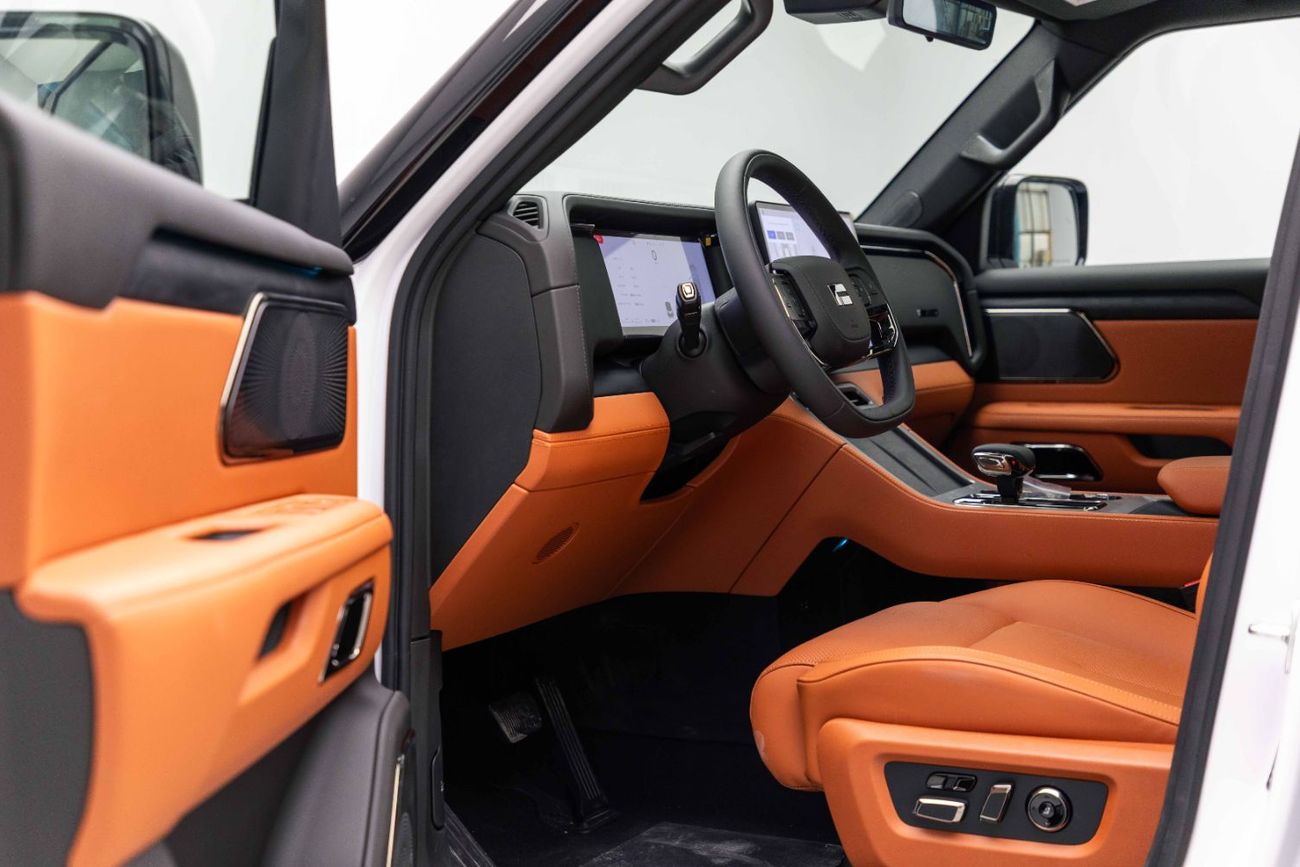 روكس 01 1.5L - Plug-in Hybrid - White Inside Orange | Export Only