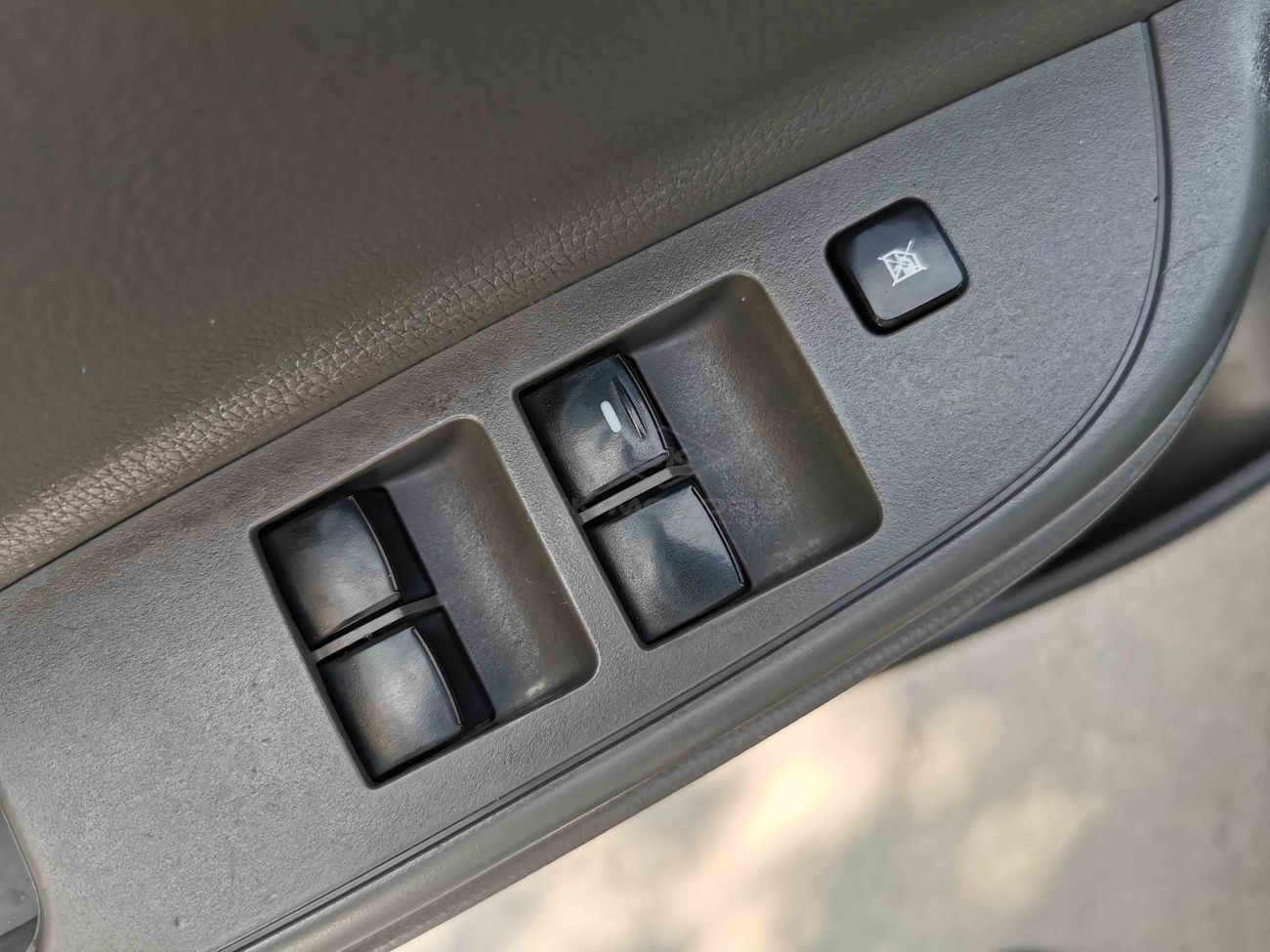 Mitsubishi L200 2.4L 4CY Petrol, 16" Rims, Fabric Seats, 4WD, Power Steering, Xenon Headlights, Radio (LOT # 9217)