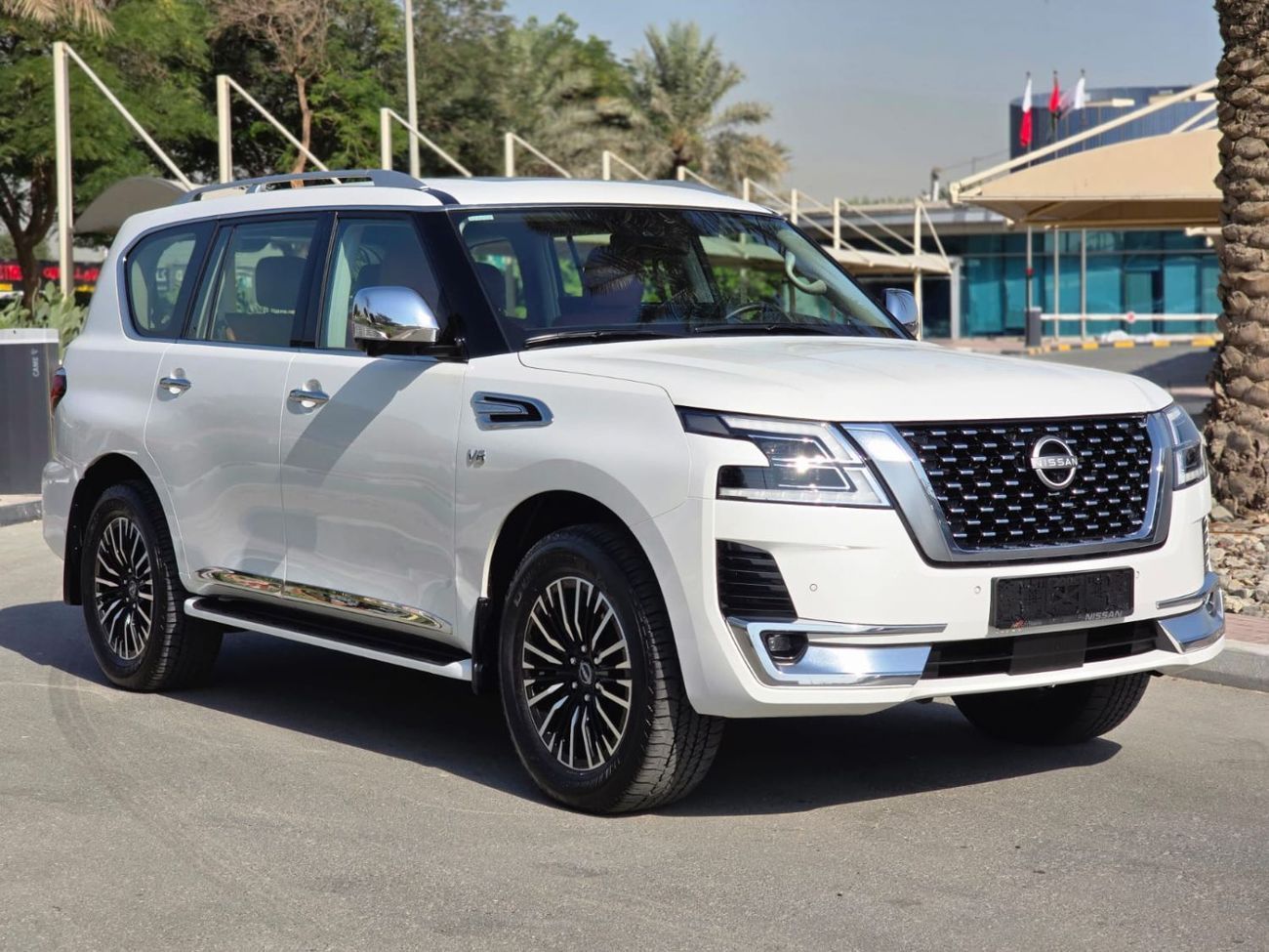 Nissan Patrol LE Platinum 5.6L 2022 GCC SINGLE OWNER WITH AGENCY SERVICE HISTORY IN MINT CONDITION