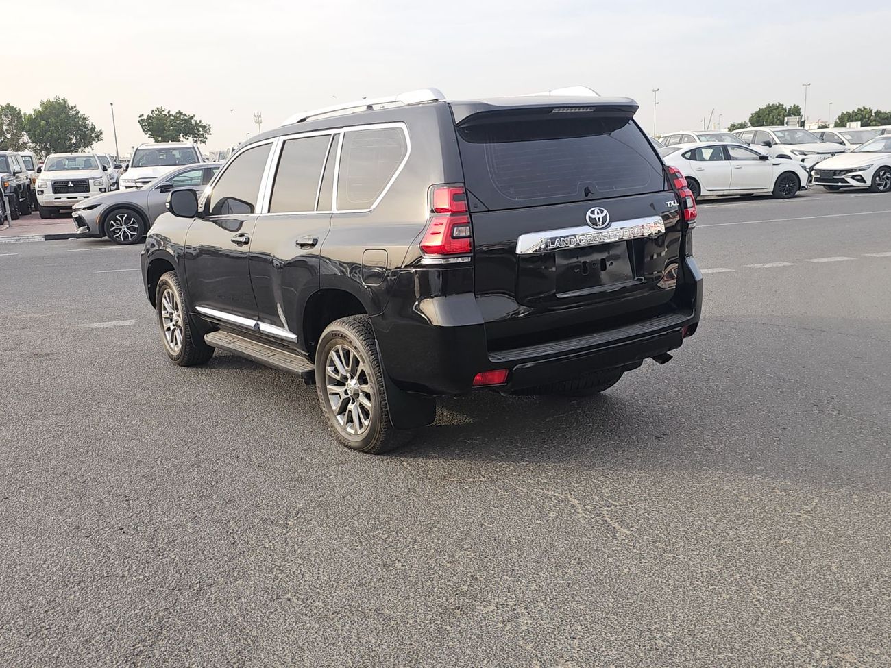 Toyota Prado TX-L Top 2.7L LHD-4WD-Automatic-Petrol-GCC specs-6 Cylinders-7Seats-5 Doors
