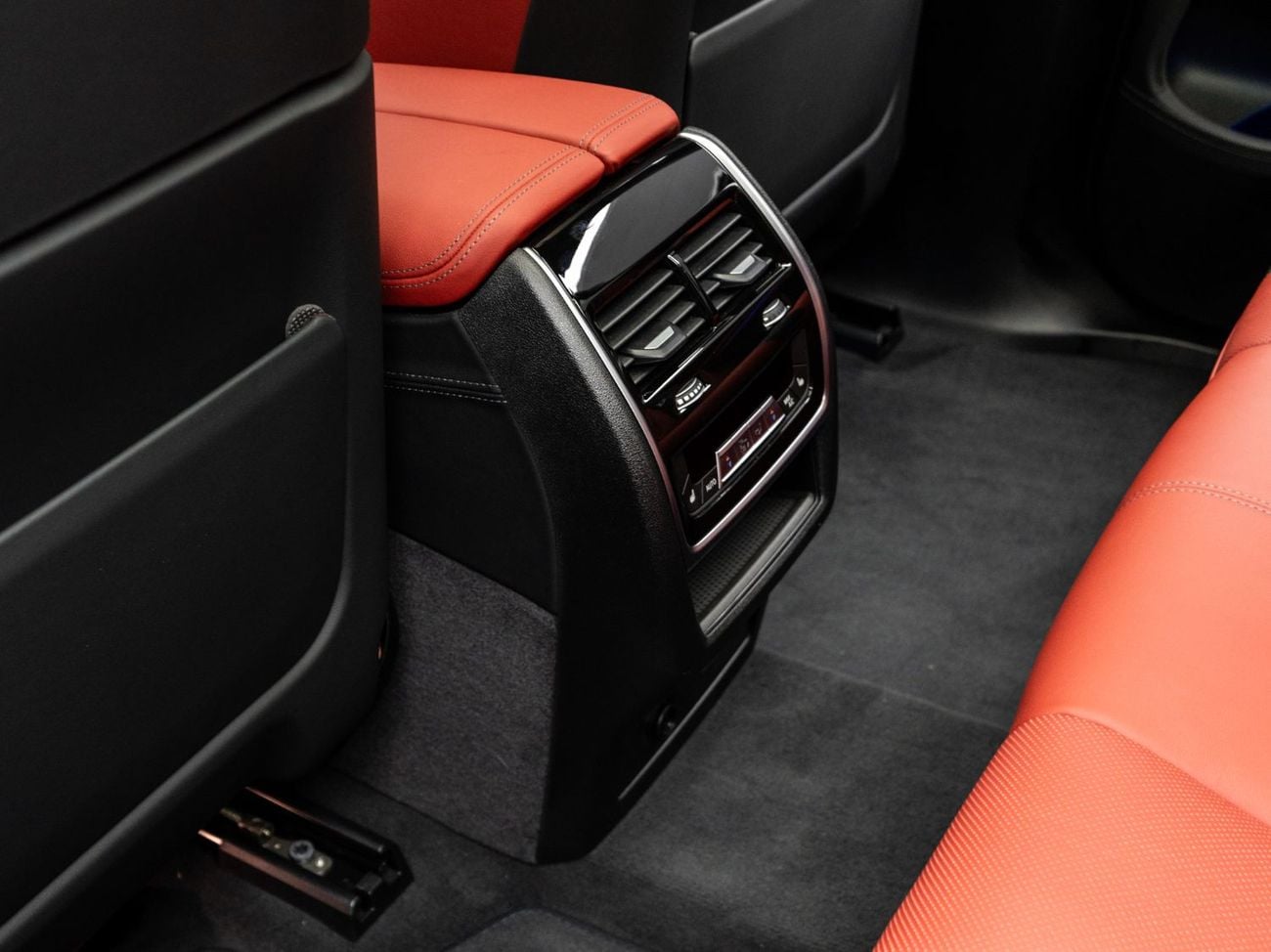 بي أم دبليو X5 M BUY NOW, PAY 2027 | THE BLACKLINE STANDARD | October 2027 Porsche Warranty, GCC