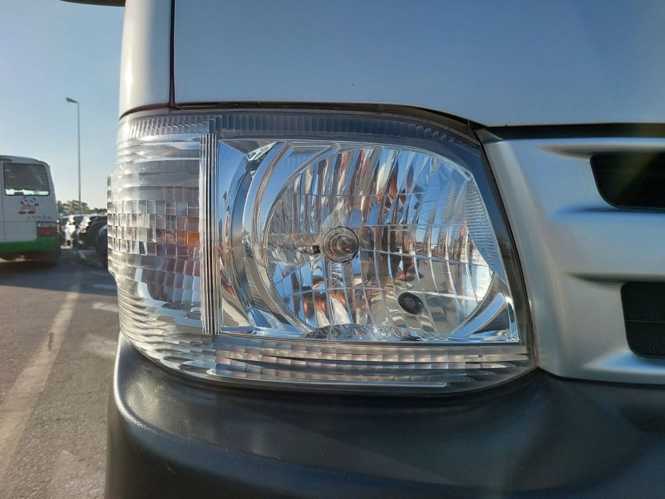 Toyota Hiace TOYOTA HIACE COMMUTER VAN RHD 2013 MODEL 2.7 L PETROL AUTOMATIC(PM32888)