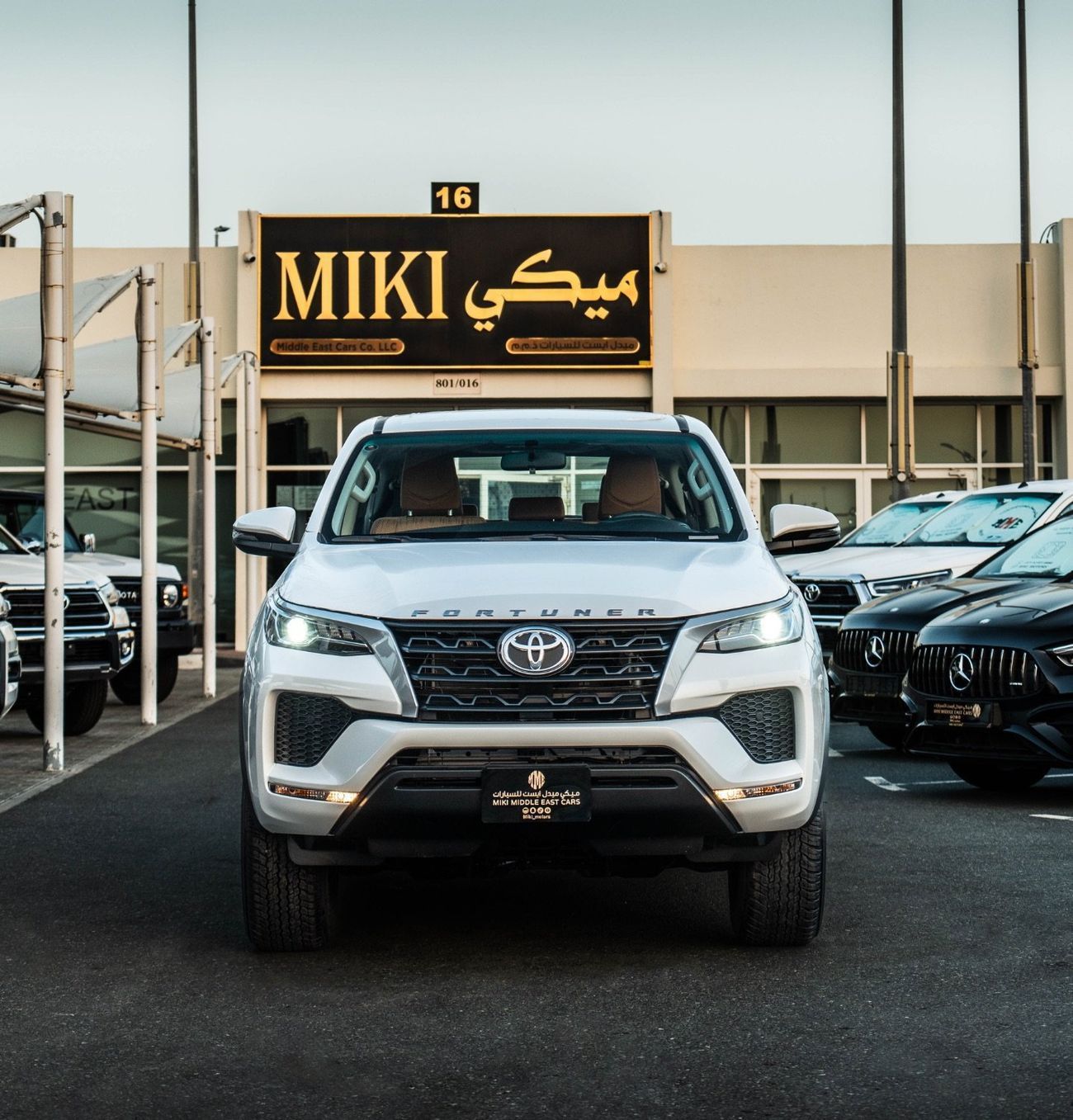 تويوتا فورتونر 2.7 L | v4 | Petrol | Auto AC | Export Only