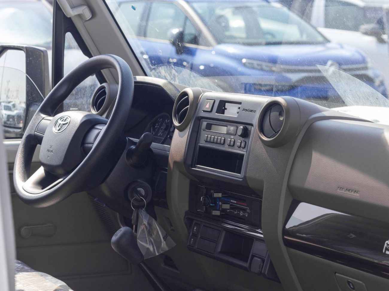 تويوتا لاند كروزر بيك آب EXPORT ONLY - LC79 2.8L T/DSL STD-E (Diesel)