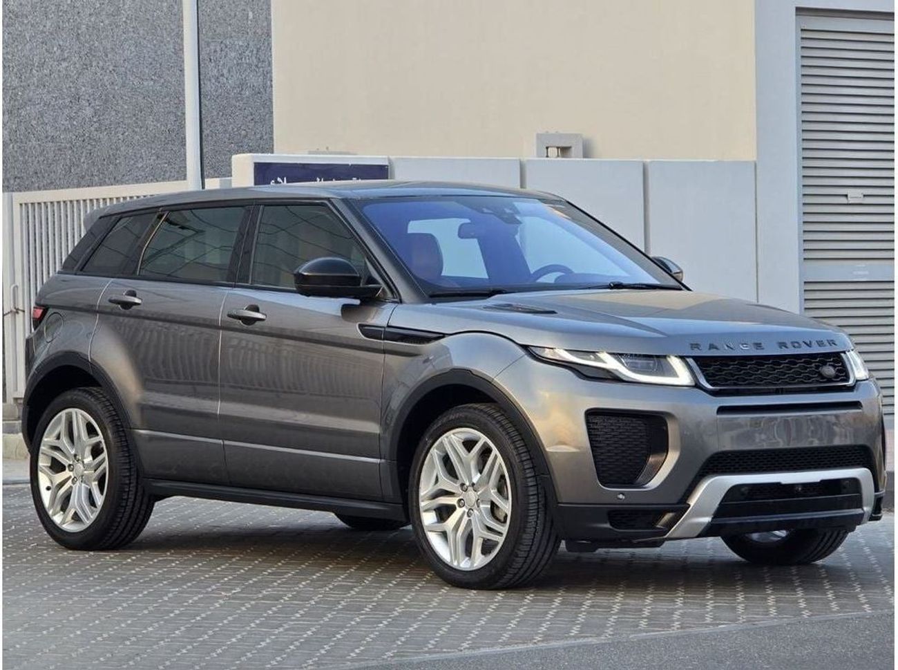 لاند روفر رانج روفر إيفوك P200 R-Dynamic 2.0L RANGE ROVER EVOQUE R-DYNAMIC 2018 GCC ORGINAL PAINT // ACCIDENT FREE // PERFECT