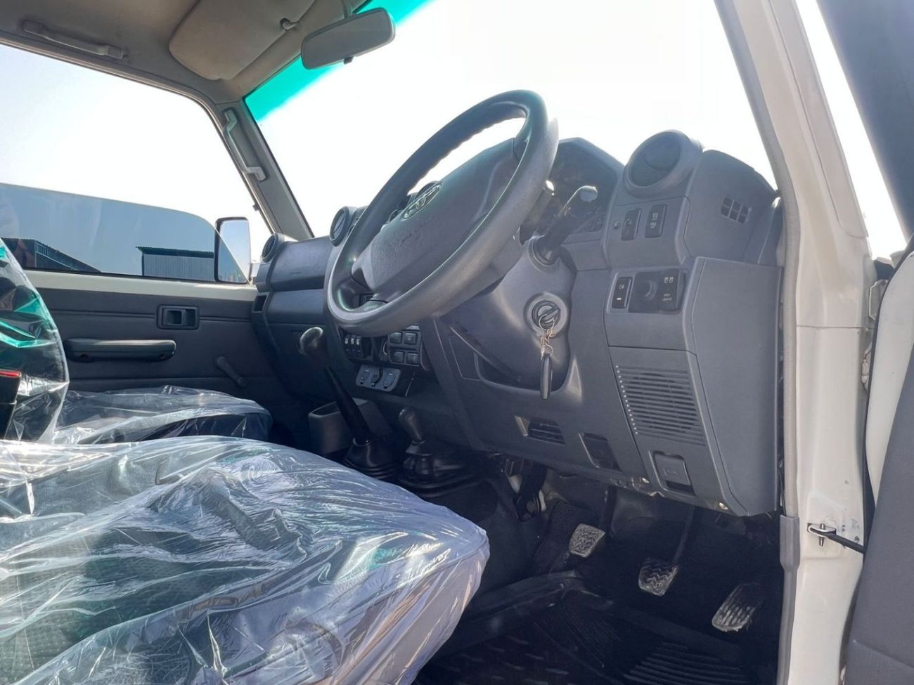 تويوتا لاند كروزر 70 DIESEL 4.5 LITER ,RIGHT HAND DRIVE ,4 DOORS