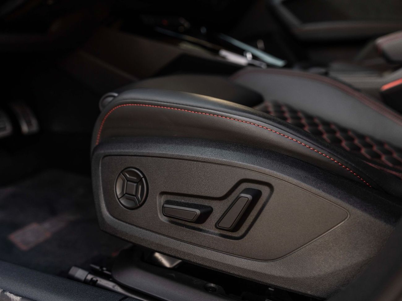 أودي RS3 TFSI quattro 2.5L Sportback