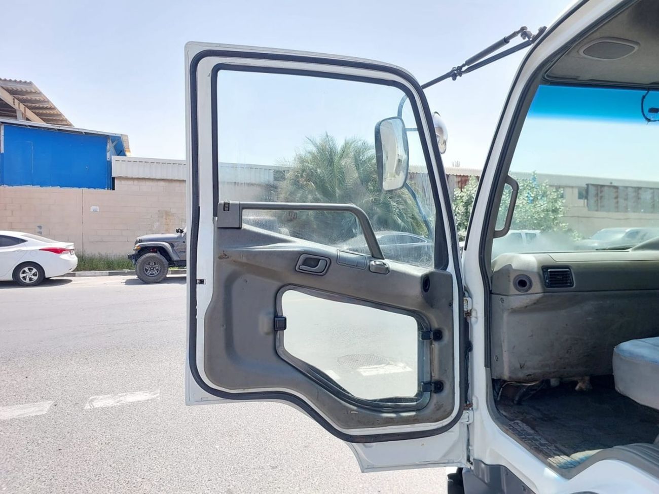 ميتسوبيشي فايتر MITSUBISHI FIGHTER DUMPER TRUCK RHD 2003 MODEL 8.2 L DIESEL MANUAL(PM60964)