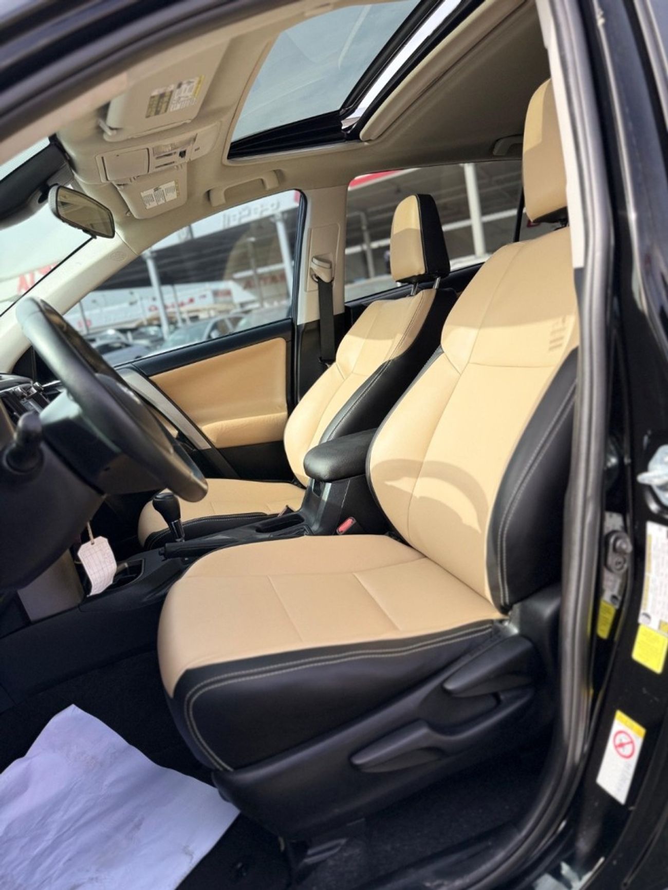 تويوتا راف ٤ XLE, leather seats, sunroof ,push start