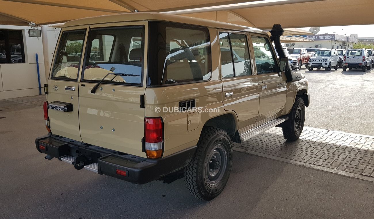 Toyota Land Cruiser 4.2 L Hardtop 9 seater -  2018