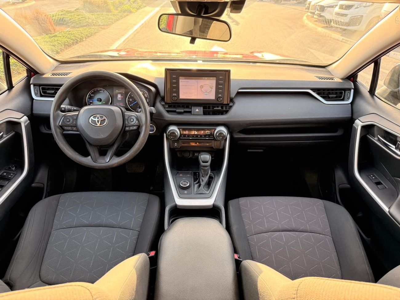 Toyota RAV4 XLE 2.5L hybrid Full option