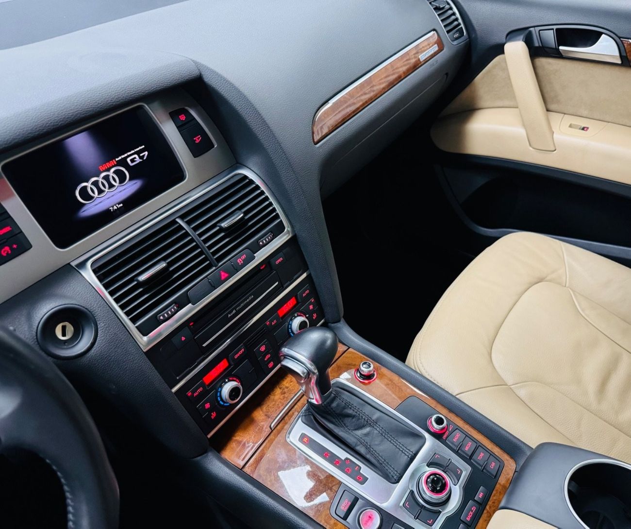 Audi Q7 TFSI quattro S-Line GCC .. FSH .. V6 .. S line .. Top Range .. Perfect Condition